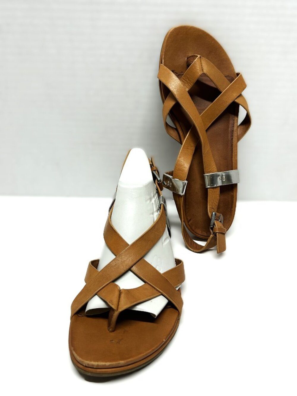 Gentle Souls soft caramel brown strappy leather sandals in size 8.5